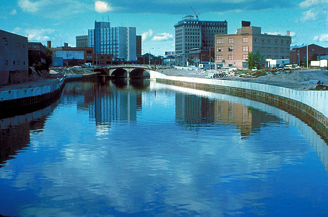 640px-Flint_River_in_Flint_MIchigan