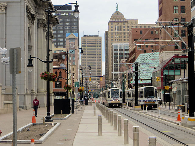Buffalo Light Rail at Fountain Plaza by David Wilson from Oak Park, Illinois, CC BY 2.0